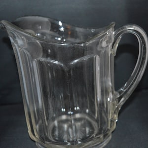 Vintage Pitcher / beer pitcher / water pitcher / soda pitcher / glass / clear glass / kitchen / tableware / barware / vintage / 1950s