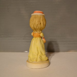 Quaint / Girl Figurine / Davar / Taiwan / Girl / Figurine / - Etsy