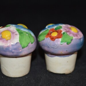 Floral Salt and Pepper / mini / 1.75" x 1.5" / salt and pepper / floral / pink / blue / green / red / Good condition / mini salt and pepper