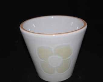 Pottery planter / white planter / daisies / daisy planter / made in Portugal / Portugal / pottery / flower planter / flower pottery / grow