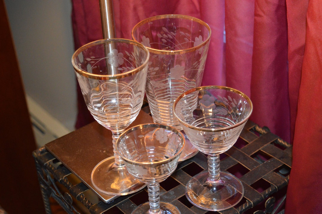 Midcentury Stemware / Gold Trim / Etching / Circular Ring Effect / Set