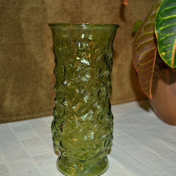 Green glass vase / green vase / E.O. Brody Co. / Cleveland / Ohio / 1960s / 9 inches / glass vase / vase / Brody / EO Brody / holiday vase