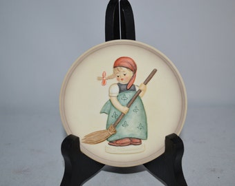 Hummel plate / Goebel plate / Little Sweeper / Homemakers Series / 1988 / collectible plate / miniature collectors plate / Hummel miniatures