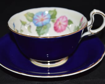 Kobalt blauwe theekop en schotel / Aynsley Bone China / Engeland / roze / blauw / bloemen / kobaltblauw / gouden rand / Aynsley / bone china