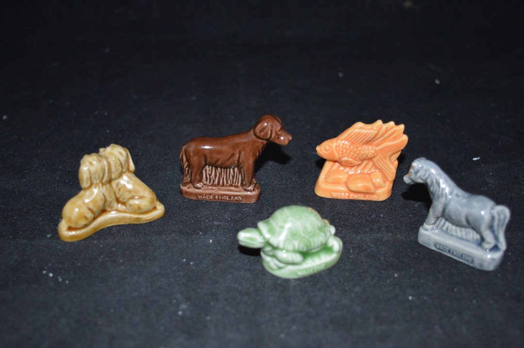 Wade Figurines / Red Rose Tea / Collectible / England / Pet Shop Series