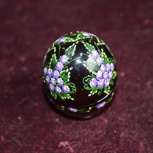 Black / purple / Easter egg / opens into 2 pieces / miniature / egg / 1.5&quot; x 1&quot; / Good condition