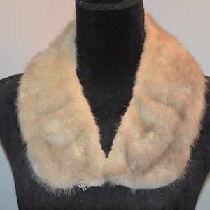 Silver / gray mink / collar / satin lining / hook and eye / closure / 24 inch neckline / mink collar / silver mink collar / silver gray mink