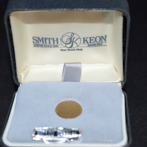 Tie Tack / original box / gold circle / tie / men's tie tack / new / .5" diameter / gold / circle / men's jewelry / vintage tie tack