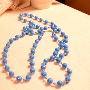 Turquoise bead necklace / turquoise / beads / necklace vintage necklace / plastic / vintage costume jewelry / vintage costume necklace