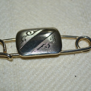 Gold tone scarf pin / brooch / kilt pin / rectangular / etched / decoration / kilt pin / scarf pin / etched gold / etched decoration