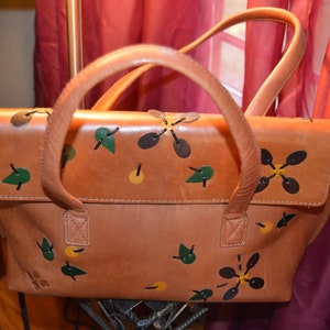 Patricia Nash / bolso de cuero / marrón leonado / verde / negro / decoraciones en forma de hojas / bolso / 14" x 9"x 5" / Buen estado