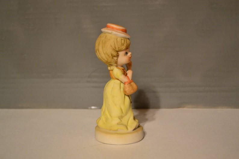 Quaint / Girl Figurine / Davar / Taiwan / Girl / Figurine / - Etsy