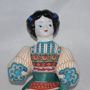 Avon / Lavender / Sachet Doll / American Heirloom Doll / Avon exclusive / 1980&#39;s / hand painted / porcelain head / stuffed body / sachet