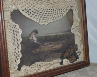 Caja de sombra / collage / vintage / encaje / azulejo de cristal / pulsera con cuentas / chica / bote de remos / triste / marco de madera / madera / dolor / arte / arte