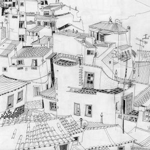 Op de afbeelding: Zwart-witte inkttekening van een stadsgezicht met meerdere gebouwen, daken en ramen. De tekening is gemaakt in een schetsmatige stijl en toont een verscheidenheid aan architectonische details.