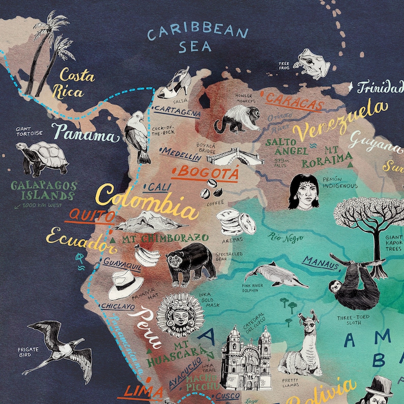 Pu&ograve; includere: Un'illustrazione ad acquerello di una mappa del Sud America, che evidenzia diversi paesi e citt&agrave;. La mappa presenta illustrazioni disegnate a mano di animali, piante e monumenti, tra cui una tartaruga gigante, una scimmia urlatrice, un bradipo e una cascata. La mappa &egrave; etichettata con i nomi dei paesi e delle citt&agrave;, come "Colombia", "Ecuador", "Per&ugrave;", "Brasile" e "Venezuela".