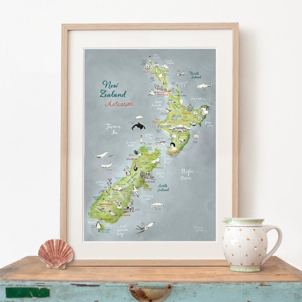 Großes Neuseeland Poster, illustrierte Landkarte, Aotearoa, Kunstdruck, Großformat Plakat, schöne Reise-Illustration, grün, blau, rot, neu