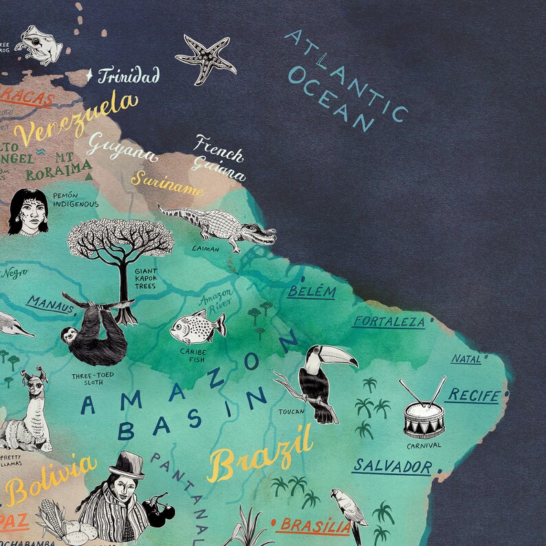 Pu&ograve; includere: Una mappa illustrata colorata del Sud America con un focus sul Brasile. La mappa presenta vari animali, piante e punti di riferimento, tra cui un tucano, un bradipo, un caimano e il fiume Amazzonia. La mappa &egrave; disegnata in uno stile fantasioso con uno schema di colori blu, verde e giallo.