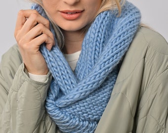 Twisted Snood Knitting Kit. Beginners DIY Kit. Easy Knitting Pattern By Wool Couture