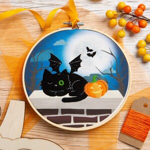 Halloween Beginners Embroidery Kit | Black Cat Halloween Easy Embroidery | Wool Couture