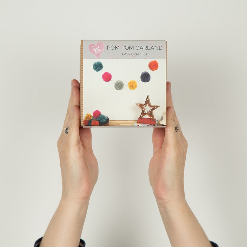 Kit Pom Pom Garland. Kit de guirnalda de bricolaje para principiantes. Rainbow Muted Colours Pompom Garland Pattern By Wool Couture imagen 4
