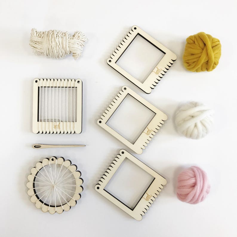 Beginners learn to weave. MINI ME Circular Looms Mini Weaving Loom Learn to weave tapestry