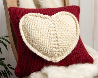Kit de tricot coussin. Comment tricoter facilement le coussin Queen Of Heart. Modèle de tricot de coussin par Wool Couture.