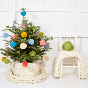 Christmas Bauble DIY. Beginners Pompom Craft Kit. Easy Christmas Bauble Pattern By Wool Couture. Kids Christmas Craft image 1