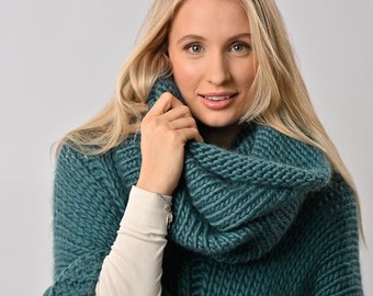 Snood Knitting Kit. Absolute Beginners DIY Kit. Easy Knitting Pattern By Wool Couture