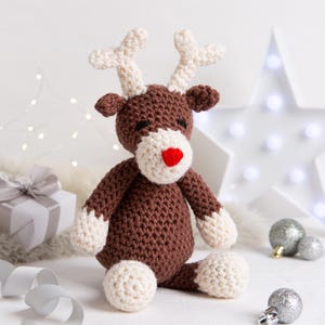 Belle the Reindeer Easy Crochet Kit