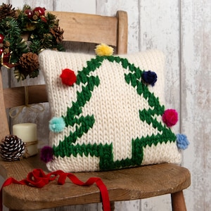 Kit de tejido para funda de cojín navideño / Decoraciones navideñas brillantes / Kit de tejido festivo fácil para árbol de pompones de Wool Couture