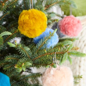 Christmas Bauble DIY. Beginners Pompom Craft Kit. Easy Christmas Bauble Pattern By Wool Couture. Kids Christmas Craft image 2