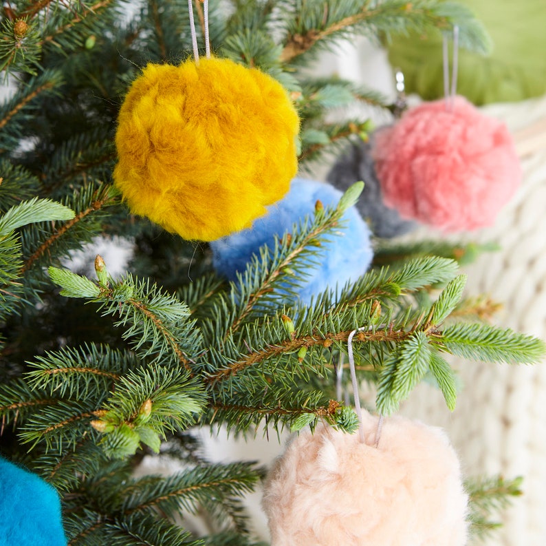Christmas Bauble DIY. Beginners Pompom Craft Kit. Easy Christmas Bauble Pattern By Wool Couture. Kids Christmas Craft image 2