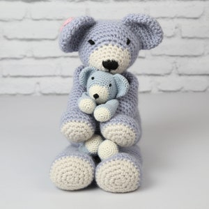 Giant Teddy Bear crochet kit. Oversized amigurumi teddy. Crochet pattern. Animal crochet kit. Easy crochet kit. Baby shower gift. image 4