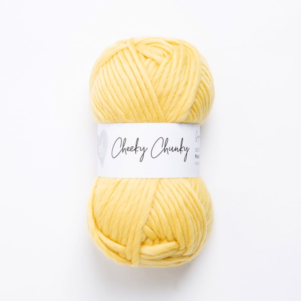 Citron Super Chunky Yarn.  Cheeky Chunky Yarn par Wool Couture. 100g Ball Chunky Yarn en jaune citron.  Pure laine mérinos.