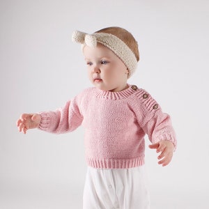 Emma Baby Jumper Kit de punto. Kit de tejido fácil. Patrón de jersey de bebé de Wool Couture imagen 1