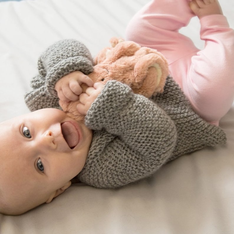 Lilly kofta stickmönster PDF | Lätt att ladda ner stickmönster för babyer | Enkel nivå | Mönster från Wool Couture bild 5