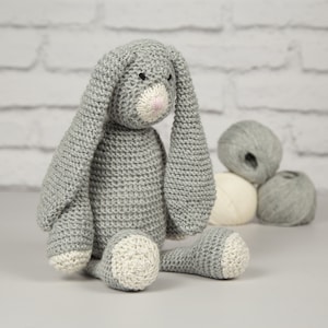 Mabel Bunny Knitting Kit. Knit kit rabbit bunny. Knitting pattern. Animal knitting kit. Easy knitting kit. Baby shower gift. Hand knitting