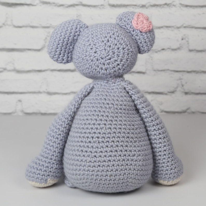 Giant Teddy Bear crochet kit. Oversized amigurumi teddy. Crochet pattern. Animal crochet kit. Easy crochet kit. Baby shower gift. image 3
