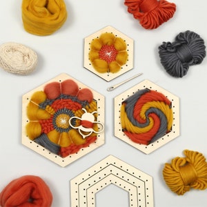 Kit métier à tisser pour débutant. Métier à tisser hexagonal artisanal. Modèle de métier à tisser en nid d&#39;abeille par Wool Couture.
