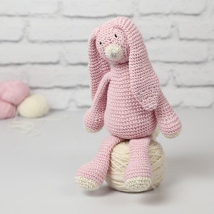 Mabel Bunny Knitting Kit. Knit kit rabbit bunny. Knitting pattern. Animal knitting kit. Easy knitting kit. Baby shower gift. Hand knitting