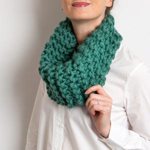 Absolute Beginners Cowl Knitting Kit.