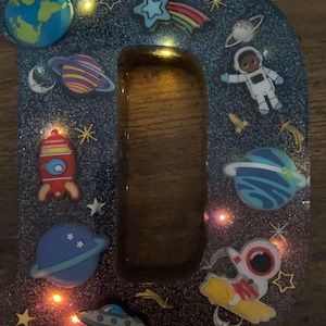 Iniciais de resina personalizadas, luminária de resina personalizada, presente para crianças, decoração de quarto, presente para qualquer ocasião.