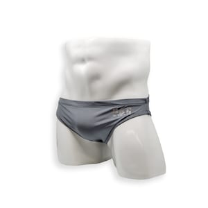 Bañador para hombre 2 pulgadas lado swim brief en asphalt gris para nadar culturismo estético posando o baile de polo para hombre