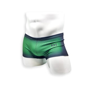 Heren Badpak Box Cut Zwembroek in Groene Ballistische Print voor Zwemmen Esthetische Bodybuilding Poseren of Mens Paaldans