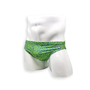 Heren badpak 2 inch side swim brief in Tahquitz Canyon groene print voor zwemmen esthetische bodybuilding poseren of mens paaldans