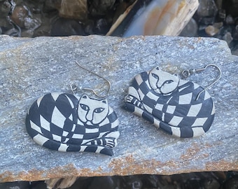 80s Cheshire Cat Checkered unsigned hand Painted Wood Earrings 80s  Artisan