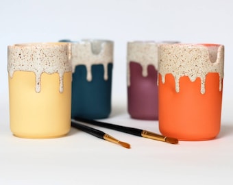 Ceramic Paintbrush Holder (Brights) Great container for Paint, Water, Ink, Make up Brushes, Pens etc...Or a Pottery Anniversary Gift. 9x6cm