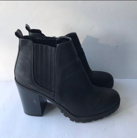 90’s Ankle Boots/Booties; vintage boots size 8/8.5