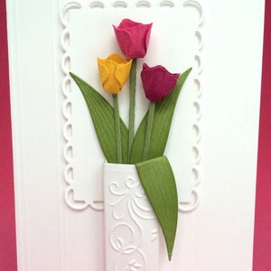Tulipes 3D dans un vase pour toutes les occasions, carte faite main, carte d'anniversaire, carte de rétablissement, carte unique, carte de pensée pour vous, carte de joyeuse fête des mères